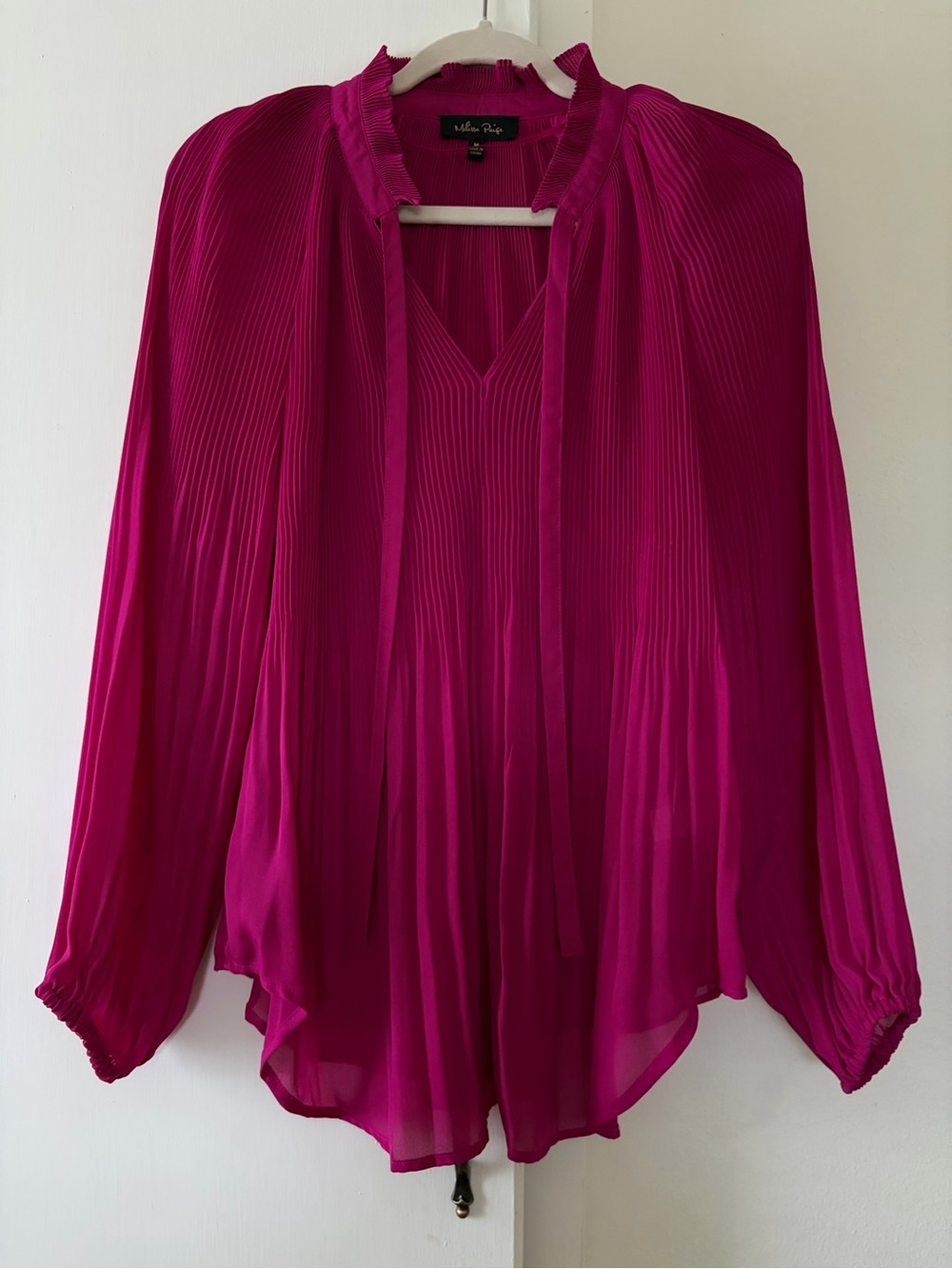 Melissa Paige Fuchsia Pleated V-Neck Blouse with Tie in excellent condition